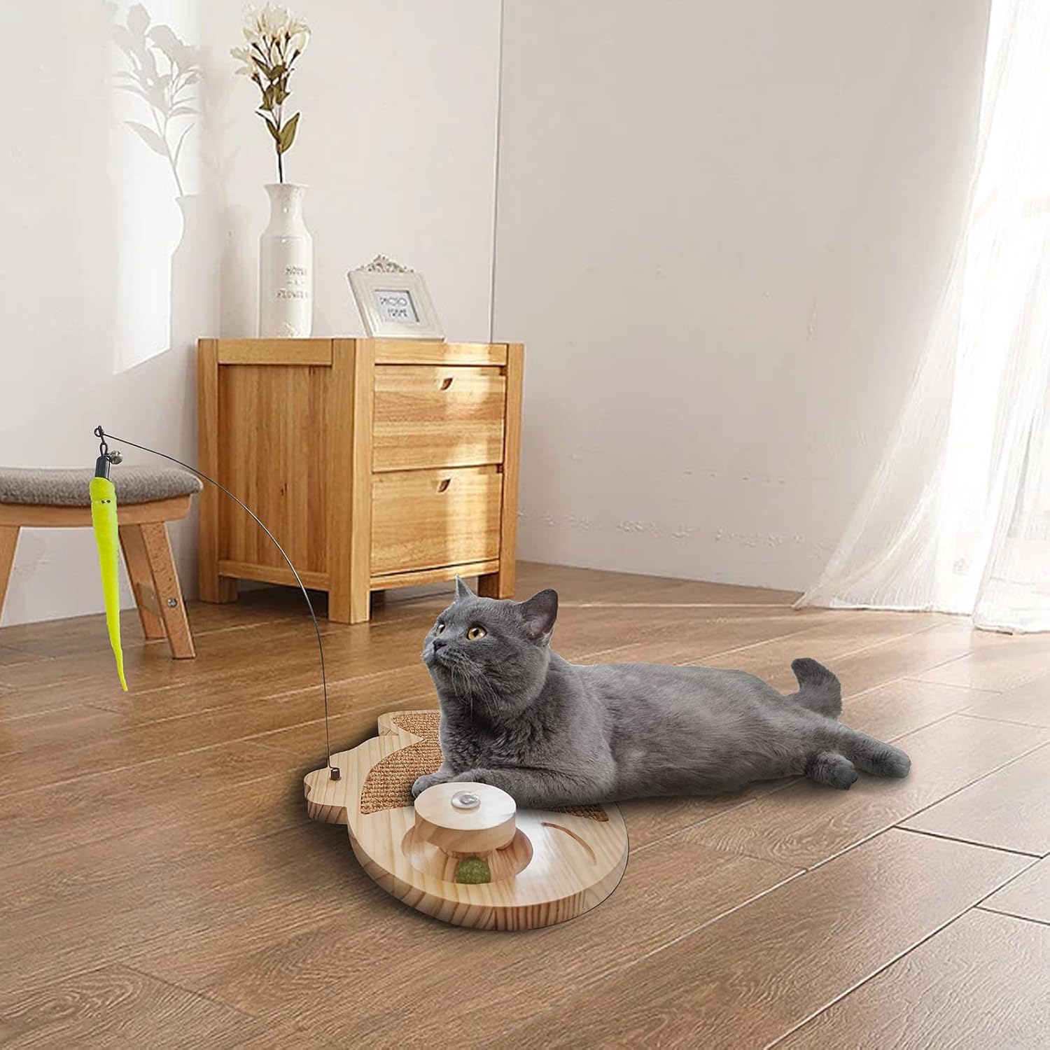 Petest Interactive Cat Toy Natural Sisal Cat Scratcher Toy with Catnip Balls, Fish Design