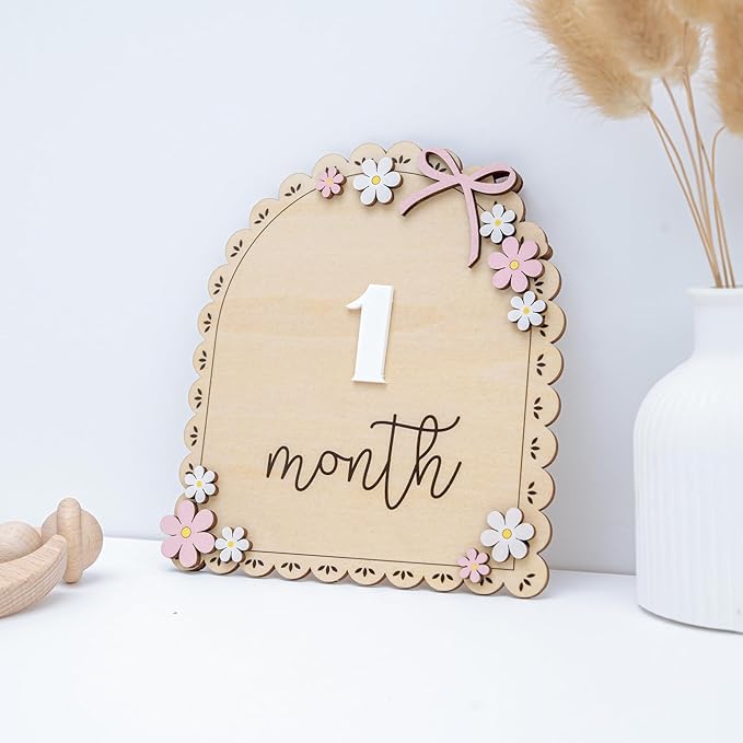 Baby Monthly Milestone Wooden Sign with Numbers and Stand – Natural Wood Milestone Board for Newborn Monthly Growth Photos – Cute 3D Flowers Photo Prop for Baby Milestone Memories (Daisy)