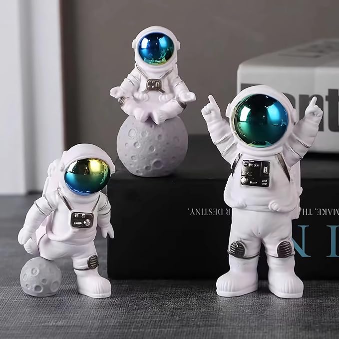 Gradient Astronaut Statues Set of 3, Spaceman Figurines Space Theme Room Decor for Shelf Desk Nursery Cake Toppers