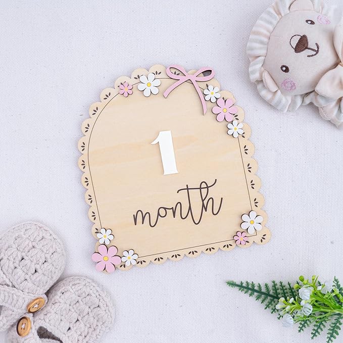 Baby Monthly Milestone Wooden Sign with Numbers and Stand – Natural Wood Milestone Board for Newborn Monthly Growth Photos – Cute 3D Flowers Photo Prop for Baby Milestone Memories (Daisy)